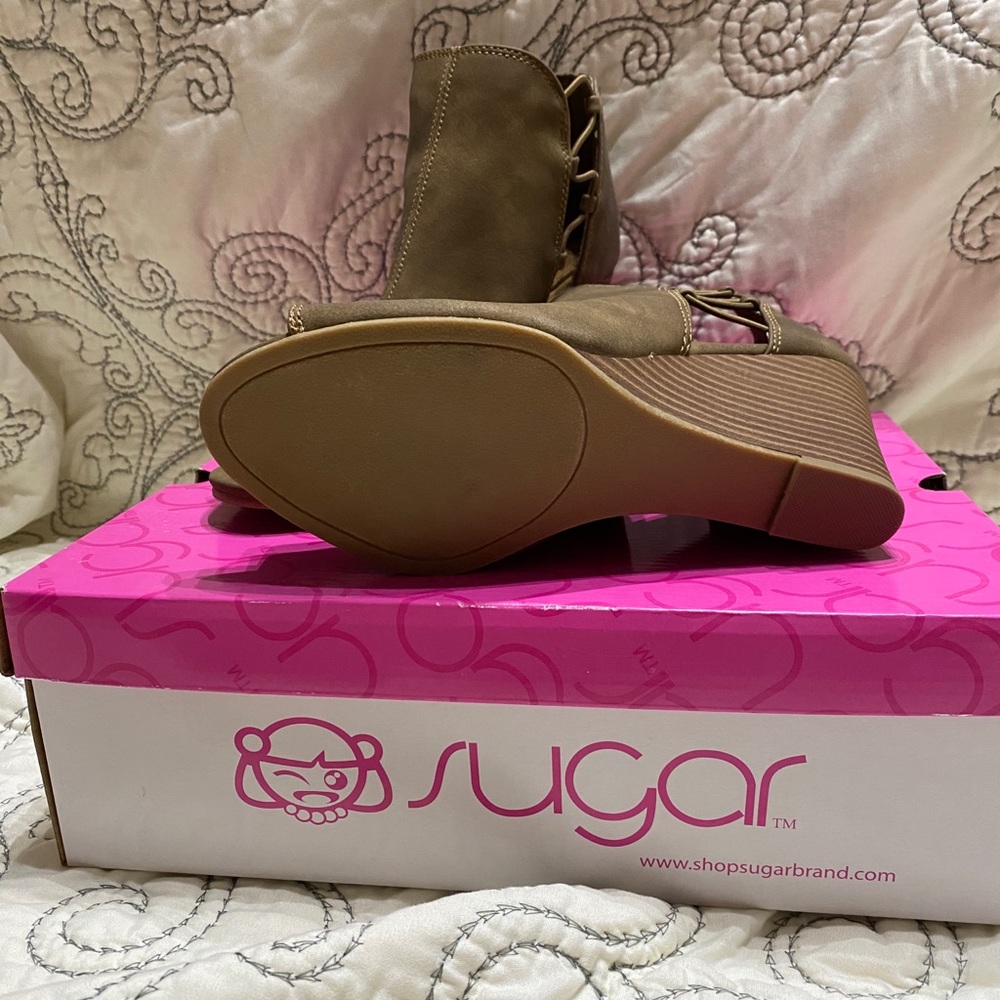 Peep toe booties - Picture 2 of 3